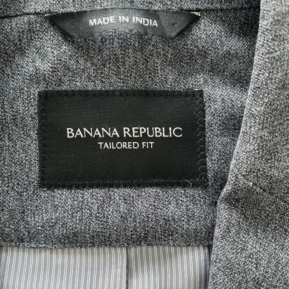 Banana Republic Men’s Tailored Fit Blazer — Gray, Size 40S. - Picture 5 of 13